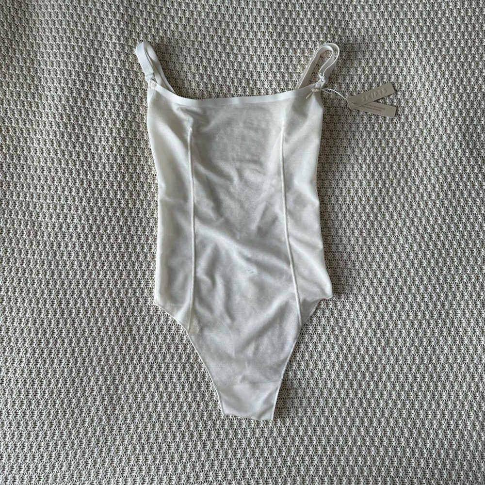 SKIMS Cream Bodysuit - Picture 2 of 7